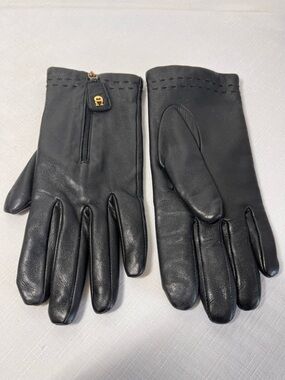 Etienne Aigner 100% Lined Leather Gloves Black, medium.  Zipper for easy on off.